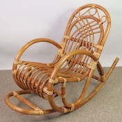Rattan Kinder Schaukelstuhl , Schaukler Fb. pinie , Gr. 80 x 37 x 70 cm Komplettansicht